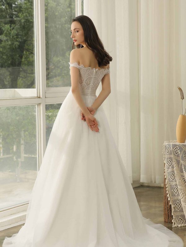 Local Wedding Dress Shops in Luton, White Bridal Dress in Watford